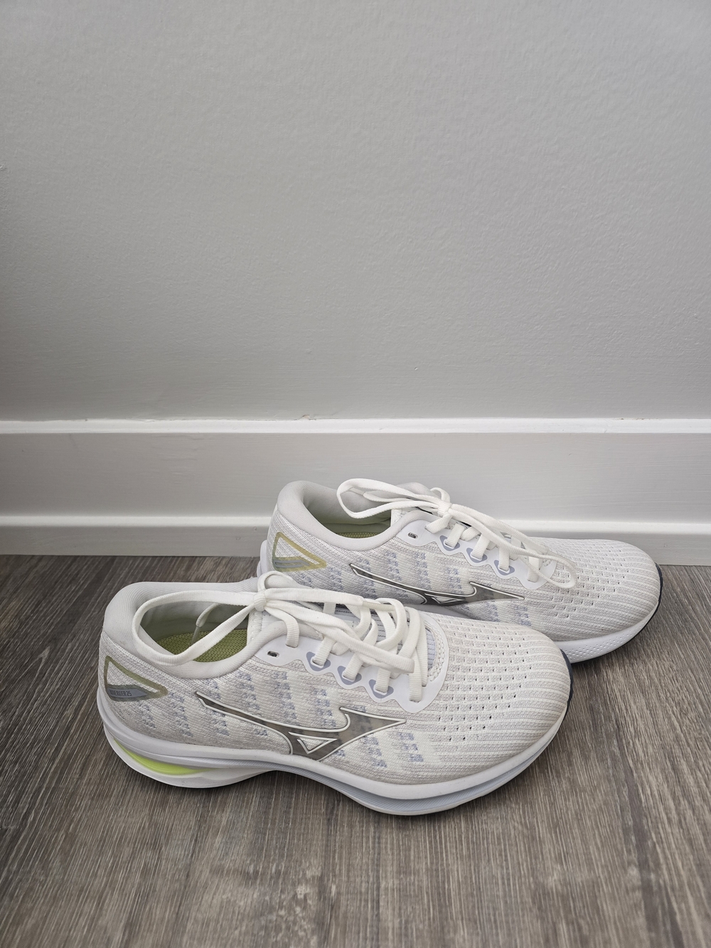 Mizuno Wave Rider 25 Waveknit White Athletic Running Shoes with Silver Accents